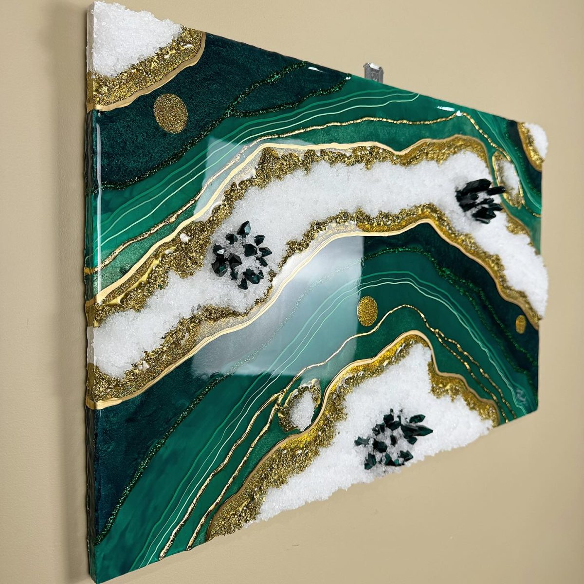 Customized resin royal green and white theme geode wall hanging - Image 2